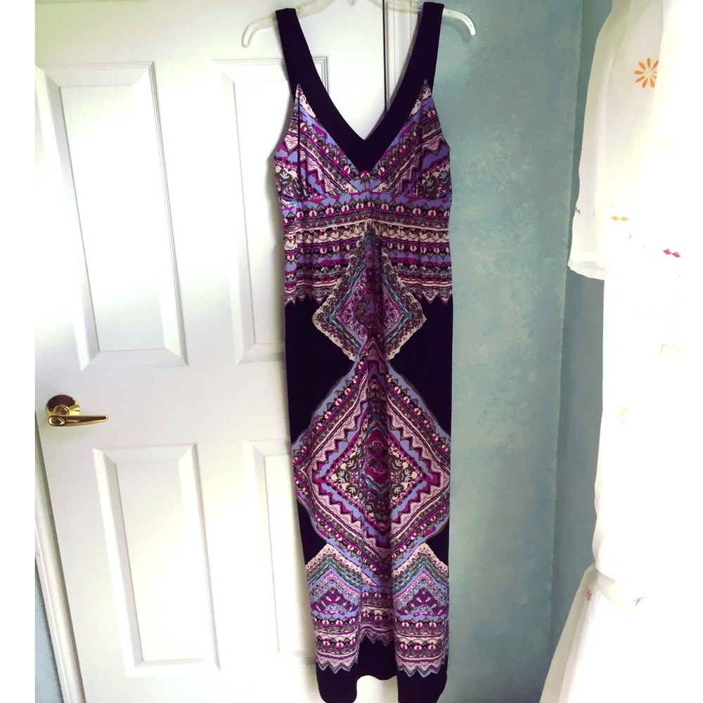 Patterned V-Neck Maxi Dress